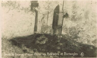 Postcard - ACC LOCK COLLECTION:GRAVE OF GERMAN AIRMAN BARON VON RICHTHOFEN AT BETANGLES, POSTCARD BRITISH MADE, 1914-1918