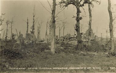 Postcard - ACC LOCK COLLECTION : RAVELSBERG AFTER GERMAN OFFENSIVE, FARMHOUSE AT GA5 SCHOOL, POSTCARD, 1914-1918