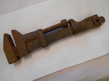 Tool - PITTOCK COLLECTION: LARGE UNUSUAL METAL WRENCH