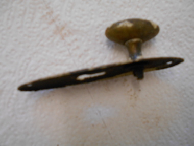 Tool - PITTOCK COLLECTION: SMALL CABINET DOOR HANDLE WITH KEYHOLE