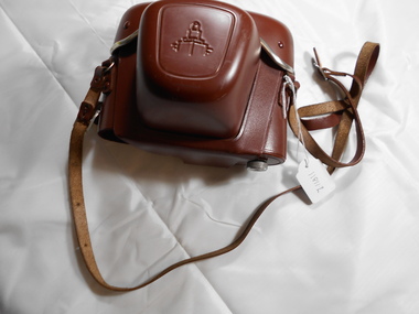 Accessory - DONEY COLLECTION: LEATHER PRAKTICA CAMERA CASE