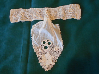 Clothing - MAGGIE BARBER COLLECTION: FOUR LACE COLLARS, Late 1800's
