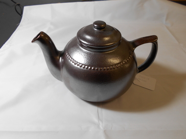 Domestic Object - BENDIGO POTTERY COLLECTION: LARGE TEAPOT