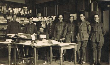 Postcard - ACC LOCK COLLECTION: B&W PHOTO OF 8 SOLDIERS INSIDE A ROOM, POSTCARD, BRITISH MADE, 1914-1918