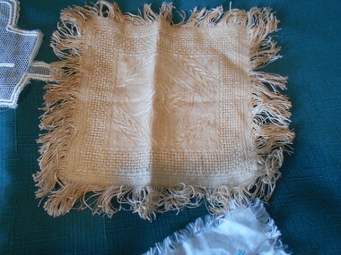 Textile - MAGGIE BARBER COLLECTION: SQUARE LINEN DOYLEY, 1800'S