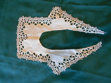 Clothing - MAGGIE BARBER COLLECTION: LACE COLLAR - WHITE COTTON LACE, Early 1900's
