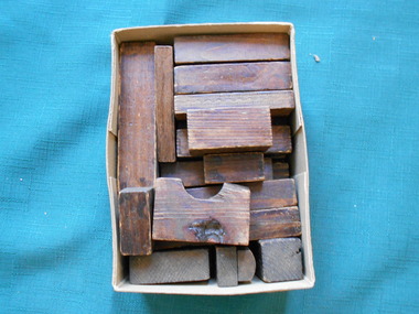 Leisure object - TOYS AND GAMES COLLECTION: CHILD'S BUILDING BLOCKS, early 1900s