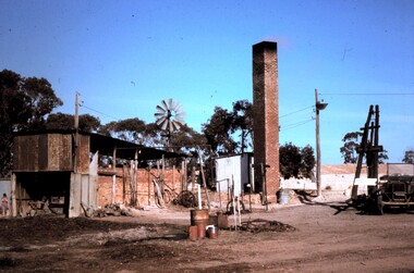 Slide - PETER ELLIS COLLECTION: SLIDE, May 1970 - Jan 1972