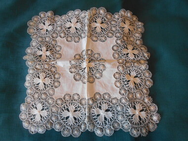 Textile - MAGGIE BARBER COLLECTION: CREAM LINEN AND LACE SQUARE DOYLEY, Early 1900's