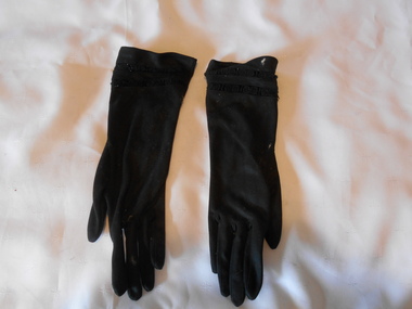 Clothing - MAGGIE BARBER COLLECTION: LADIES GLOVES, Late 1900's