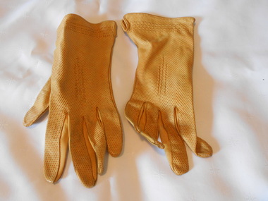 Clothing - MAGGIE BARBER COLLECTION: HONEY COLOURED LEATHER WRIST LENGTH GLOVES, 1920-30's