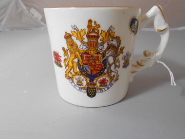 Memorabilia - CHINA MUG COMMEMORATING THE MARRIAGE OF THE PRINCE OF WALES TO LADY DIANA SPENCER, 1981