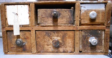 Furniture - HARRIS COLLECTION: SMALL WOODEN CHEST OF DRAWERS