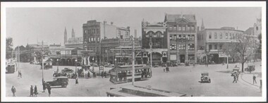 Photograph - B&W photograph of the intersection of Pall Mall, View & Mitchell Streets, Bendigo, early 1900s