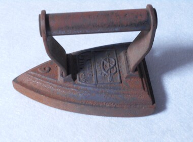 Functional object - FLAT IRON