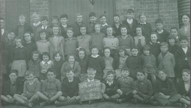 Photograph - Bendigo East State School photograph 1942