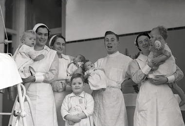 Photograph - Rae Alexander Anderson Family, Bendigo Hospital Photos, 1935