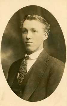 Post card portrait of Robert Reynolds