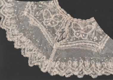 Costume - Lace collar from 1854 wedding dress