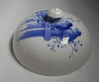 Domestic object - Tui Mitchell Collection: Blue and white bowl with lid