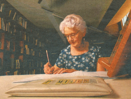 3486.59a Colour photo of Phyllis Mills doing research
