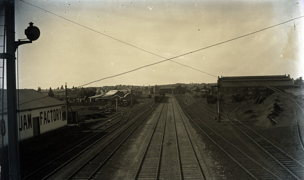 Photo of Bendigo Station from the Myrtle St Bridge