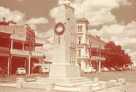Cenotaph and City Family Hotel Bendigo