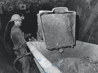 Photograph - AUSTIN COLLECTION:  mechanical loader,  Williams United Gold Mine, Eaglehawk, 1987
