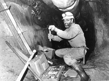 Photograph - AUSTIN COLLECTION: Williams United Gold Mine, Eaglehawk, 1987