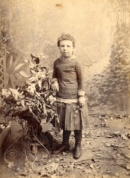 Photo of Mary Reynolds as a young girl