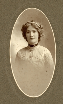 Photo of Amelia Reynolds 1912