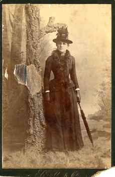 Black and white photo of Louisa Reynolds