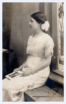 Thelma Hinde Reynolds front of black and white postcard