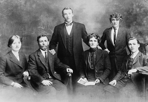 Family of Charles and Ellen Reynolds (presumed sitting 2nd and 3rd from the left), about 1915, with their family, Amelia, Robert, Louisa and Hector.