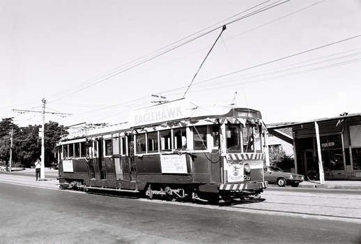 11147.1p No 26 at the top of Mitchell St on its way to Quarry Hill