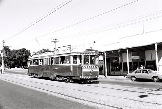 11147.1r No 18 coming down Mitchell St