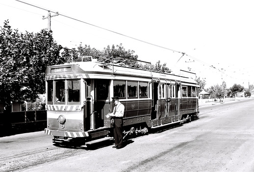 11147.1t No 5 at the Cemetery Gates ready to depart the terminus