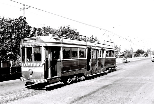 11147.1u No 5 at the Cemetery Gates ready to depart the terminus