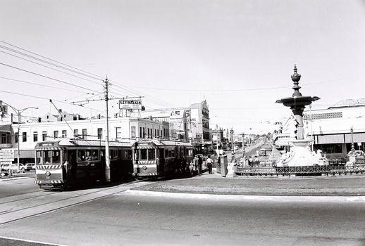 11147.1w Nos 18 and 5 crossover at the Fountain