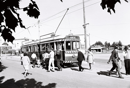 11147.1aa No 5 loading passengers at the Eaglehawk Terminus next to Canterbury Park