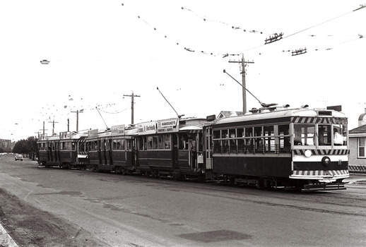 11147.2af Four trams heading to Golden Square in High Street