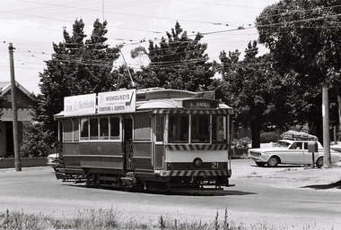 11147.3a No 21 turns out of McRae St into Nolan Street, on its way to North Bendigo