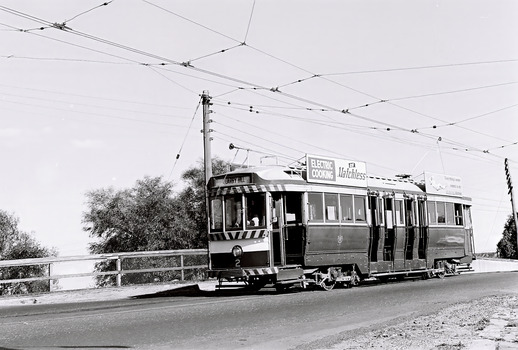 11147.3k No 2 leaves the Mitchell St railway bridge into Carpenter Street on its way to Quarry Hill