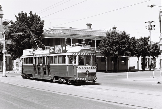 11147.3af No 3 passes the Mundy St intersection with McRae St heading to Eaglehawk