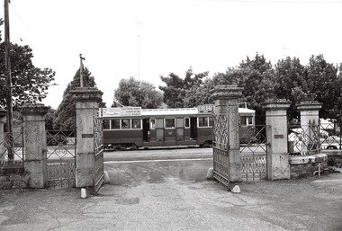 11147.4a Tram at Carpenter St Quarry Hill, Cemetery Gates Terminus