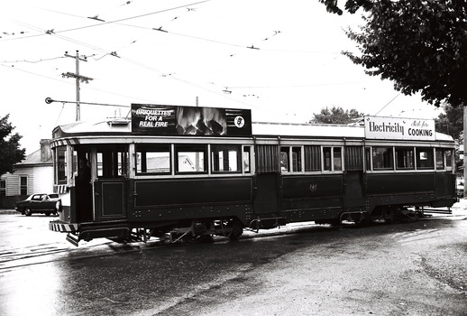 11147.5f Tram Turning into Tramways Avenue from Mcrae St