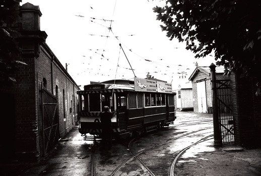 11147.5l No 21 returning to the Tramways Avenue Depot