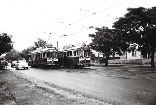 11147.5o Nos 18 and 17 pass at the Golden Square Terminus in High St