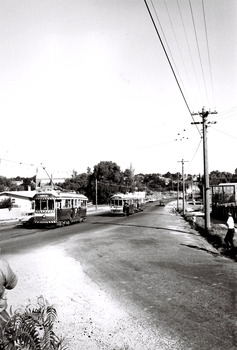 11147.6a Two trams passing at the loop in Eaglehawk Road at the Philpot Street intersection
