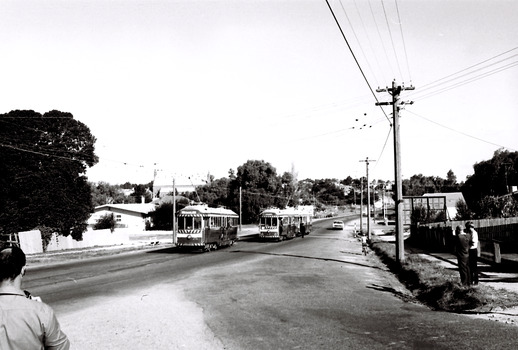 11147.6b Two trams passing at the loop in Eaglehawk Road at the Philpot Street intersection